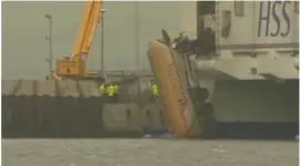 Truck hangt uit veerboot featured image