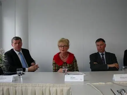 Opening Mobiliteitscentrum: v.l.n.r. Willem De Vries (Randstad), Wilna Wind (FNV) en Alexander Sakkers (TLN)