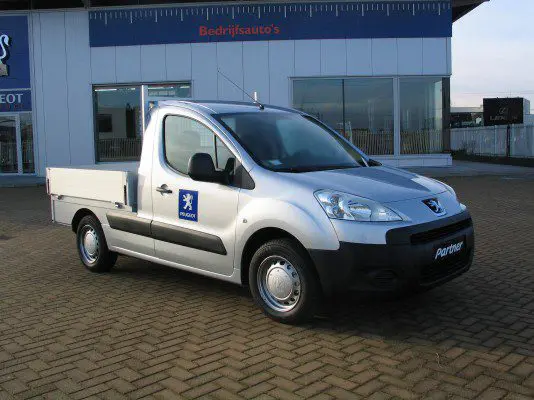 Handig voor wie een open laadbak wil, deze pick up van de Partner. Ook van de Expert is een pick up verkrijgbaar.