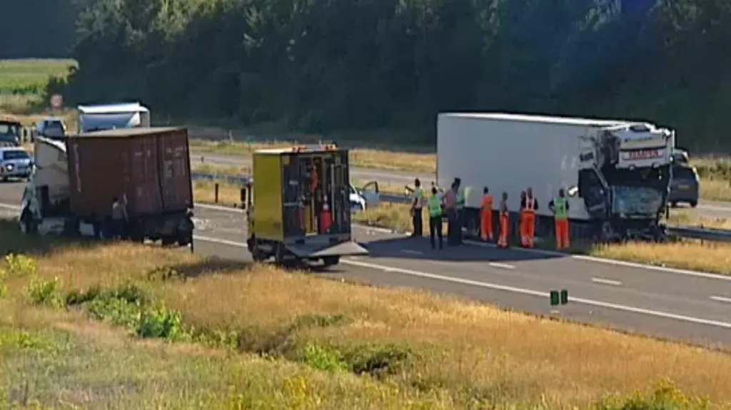 VIDEO – A67 afgesloten na ongeluk met vrachtwagens featured image