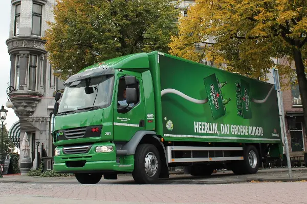 VIDEO – Heineken laadt trucks op met de zon featured image