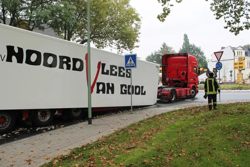 Foto’s: Koeltrailer gesloopt voor berging featured image