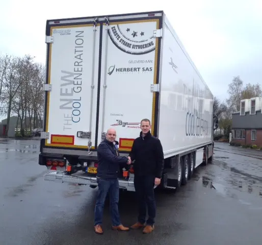 Herbert Sas ontvangt eerste starre Krone Polyester-Steel featured image