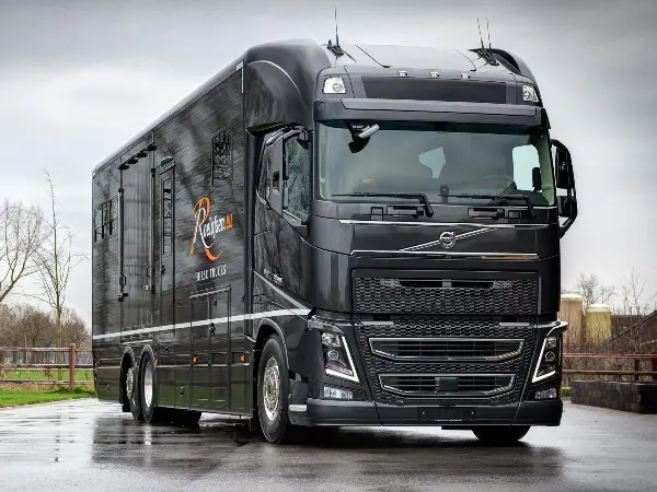 Luxe Volvo FH16 horse truck als demovoertuig featured image