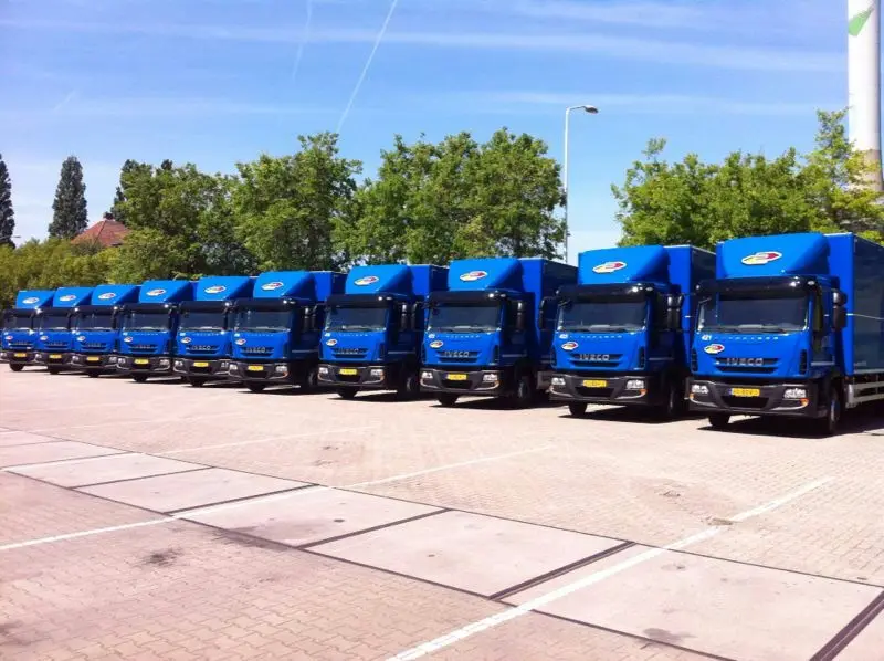 Tien Iveco Euro 6 bakwagens voor De Klok Logistics featured image