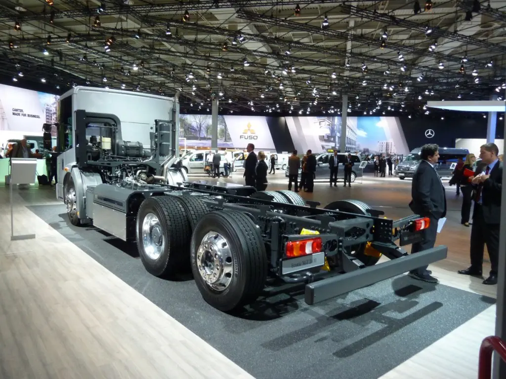 Foto’s: nieuwe aardgasmotor van Mercedes-Benz featured image