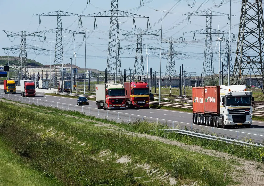 Aantal vrachtwagens in Nederland daalt featured image