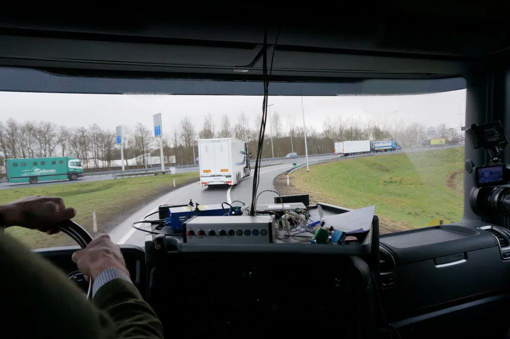 Truckplatooning en autonoom rijden nog verre van realiteit featured image