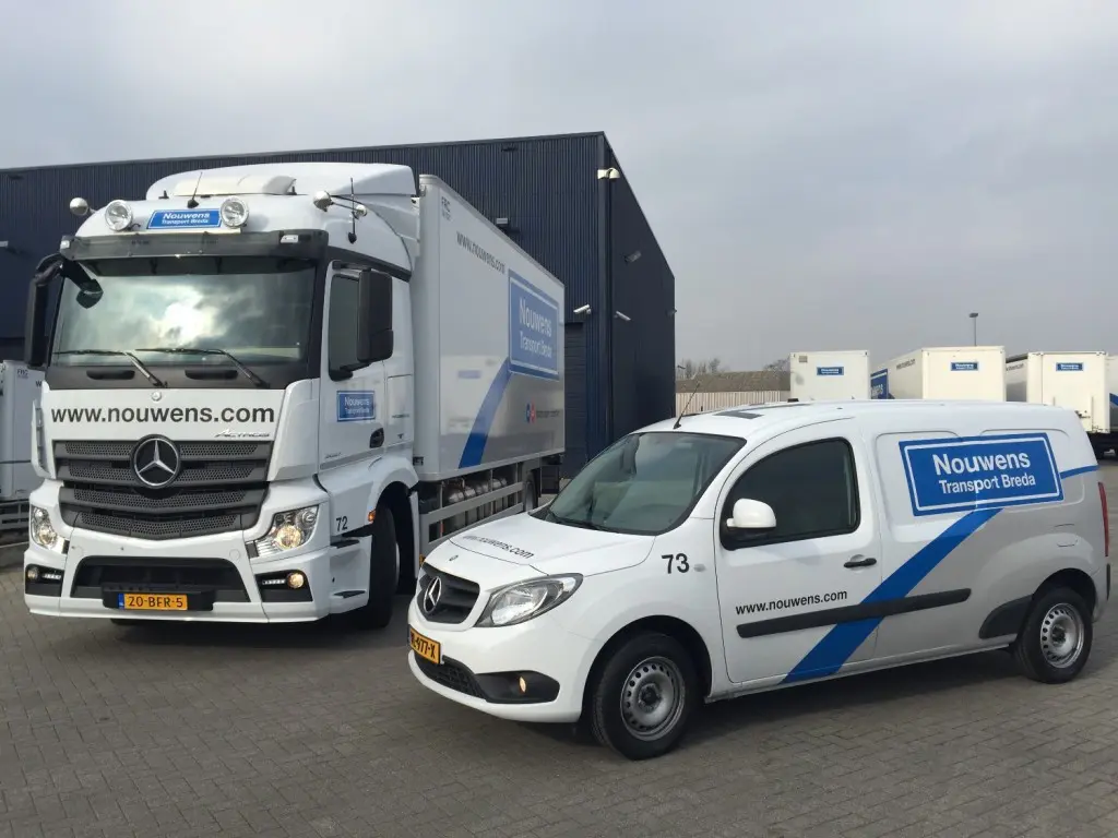 Gekoelde Actros trucks voor Nouwens Transport featured image