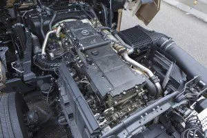 De 15,6 liter grote zescilinder OM473 diesel in deze Actros levert maar liefst 625 pk