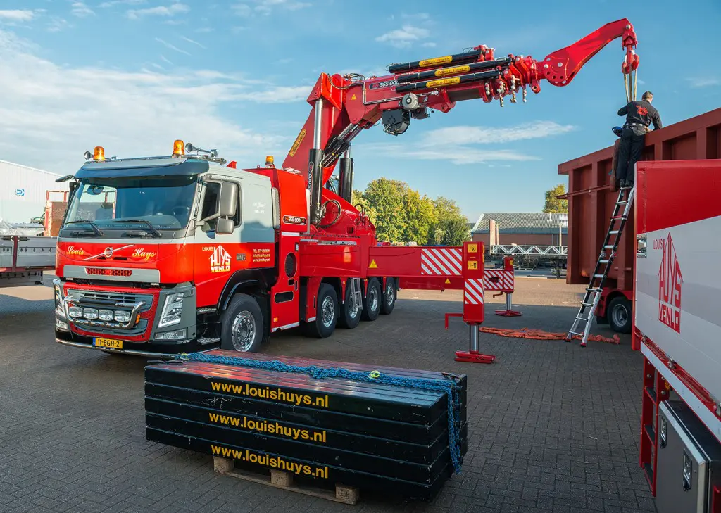 Volvo FM met 365 tonmeter kraan voor Louis Huys featured image