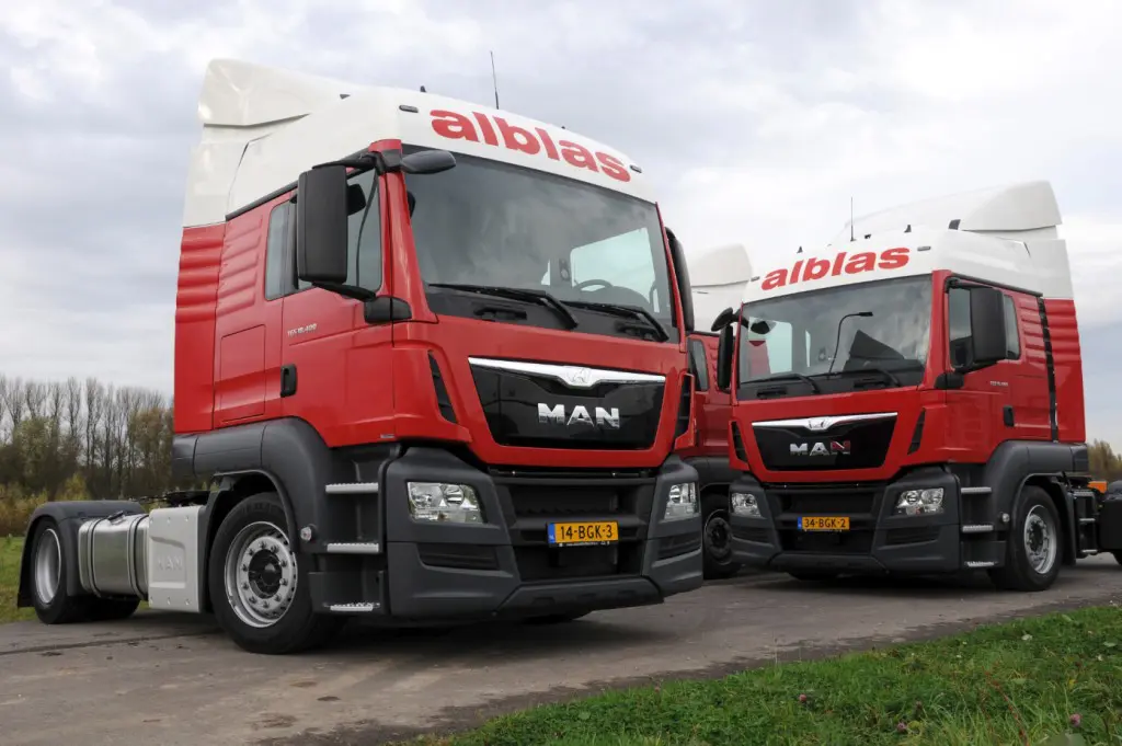 Tien MAN low-deck trucks voor Alblas Transport featured image