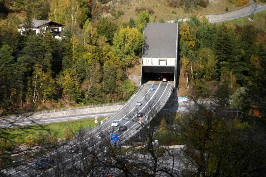 Definitief: geen Euro 6 dieseltrucks meer door Tiroolse nacht featured image