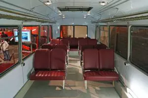 Alsof je 60 jaar terug in de tijd gaat, het interieur ademt de fifties en  sixties.