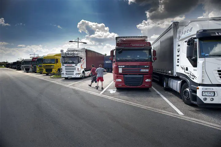 Europa zet zich in voor betere en veiliger truckparkings featured image