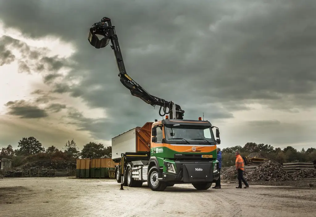 Foto’s: Volvo FMX 8×4 met X-track voor Hemmen featured image