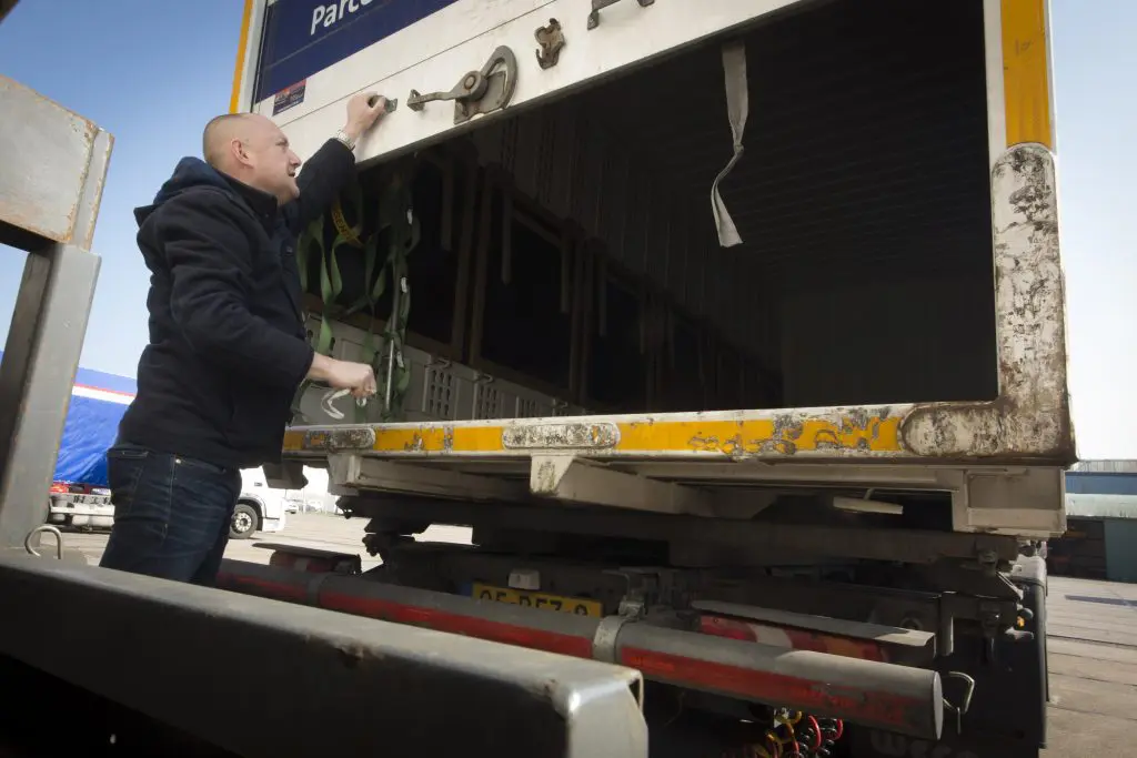 ‘Vrachtwagenheffing naar 30 cent/km om lege vrachtwagens te voorkomen’ featured image