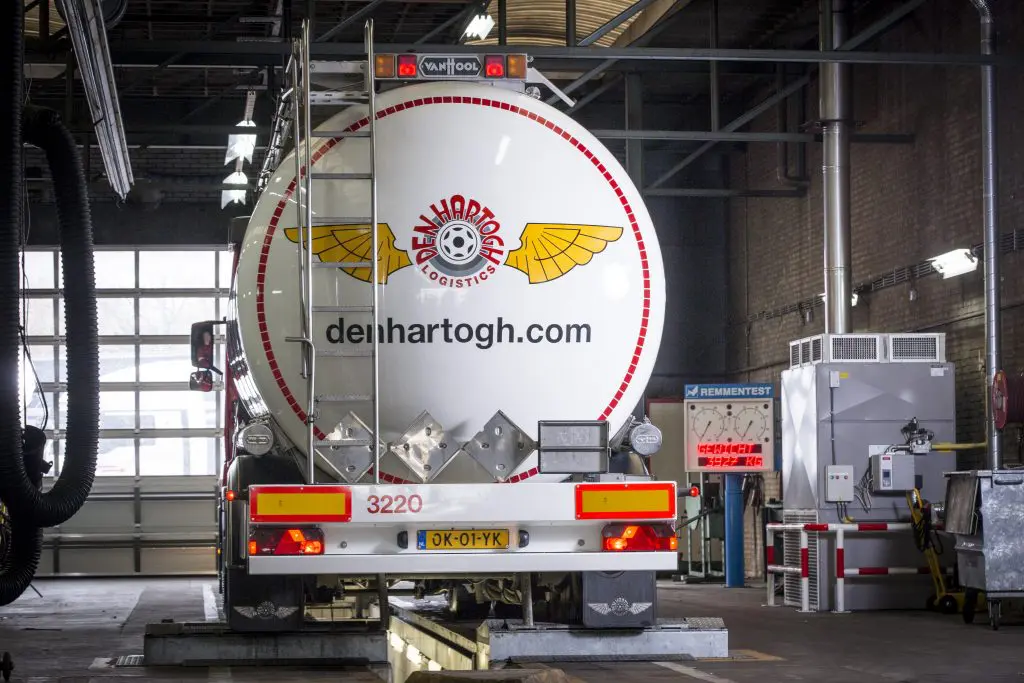 Den Hartogh huurt 100 ADR chassis van TIP Trailer featured image