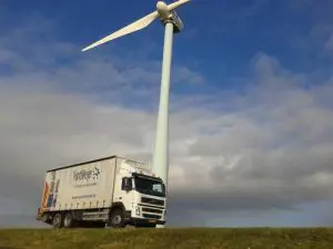 vrachtwagen_op_dijk_lr