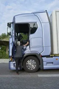 Zoek de verschillen met de foto van de S730. Die zijn er weinig. Ook hier vier tredes en dus vijf stappen naar de vlakke cabinevloer.