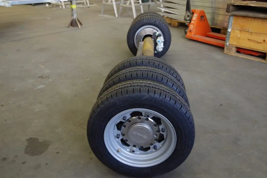 Foto’s: Veldhuizen pioniert: as met driedubbele montage featured image