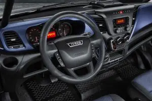 Het interieur heeft een aantal blauwe elementen gekregen. 