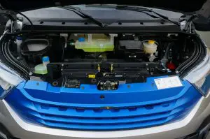 De elektrische motor en de accu’s leveren een actieradius van max. 200 km aan de elektrische Daily. 