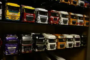 Spot de transporteur. Staat u er nog niet bij? Stuur Theo een DAF!