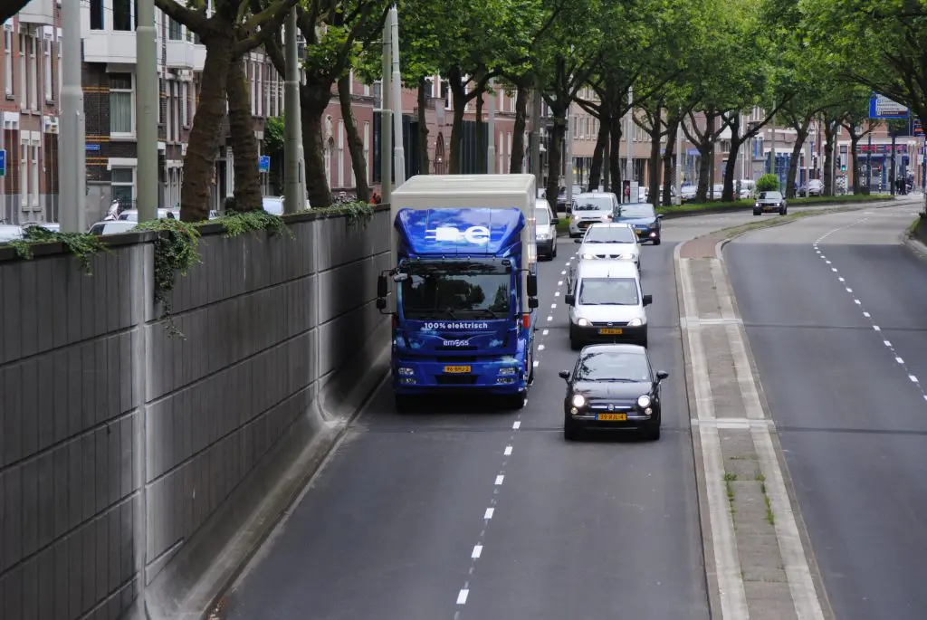 Maastricht en Rotterdam publiceren als eerste gemeenten definitief verkeersbesluit zero-emissiezone featured image