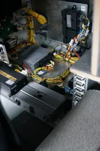 De bergruimte onder het bed wordt nu ingenomen door computers. 