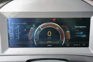 Het VDL-display in de auto geeft veel info over de (elektrische) stand van zaken. 