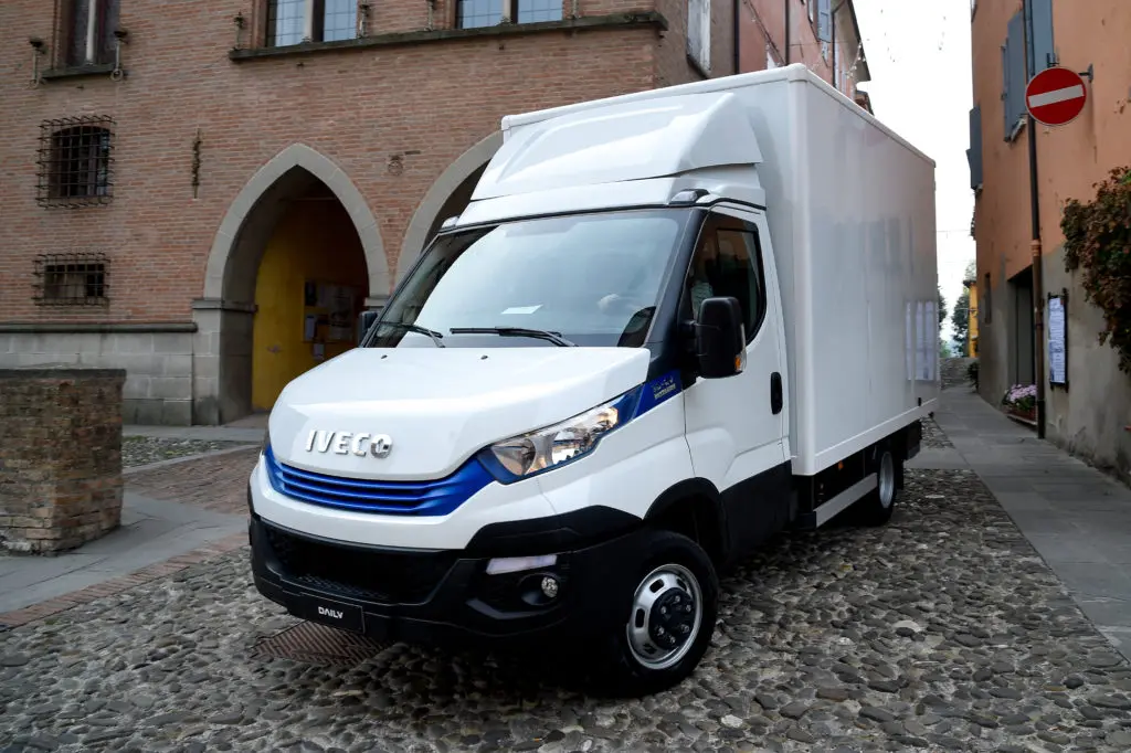 Vrijstelling C-rijbewijs voor elektrische 4,2 tonners pas in maart 2019 featured image