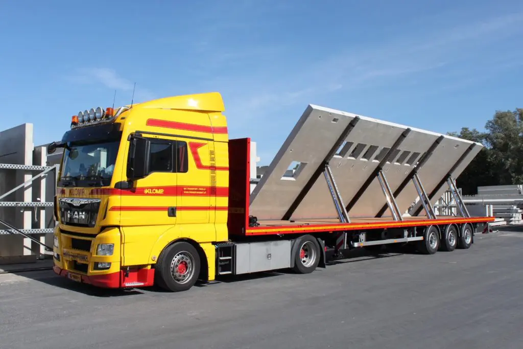 Vlakke Pacton-trailer met hydraulische schuinstelling voor Klomp Transport featured image
