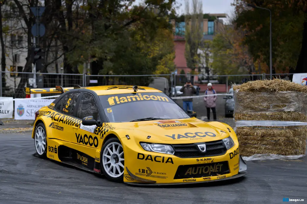 TBT Logistics sponsor op stoere Dacia Logan STCC featured image