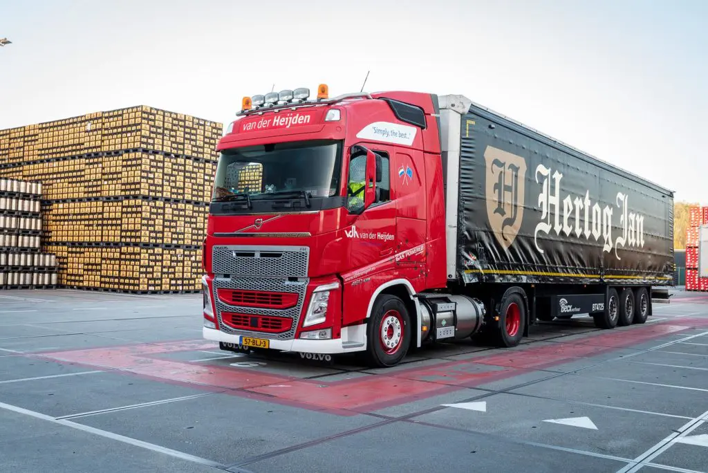 Van der Heijden onderweg met twee Volvo’s op LNG featured image