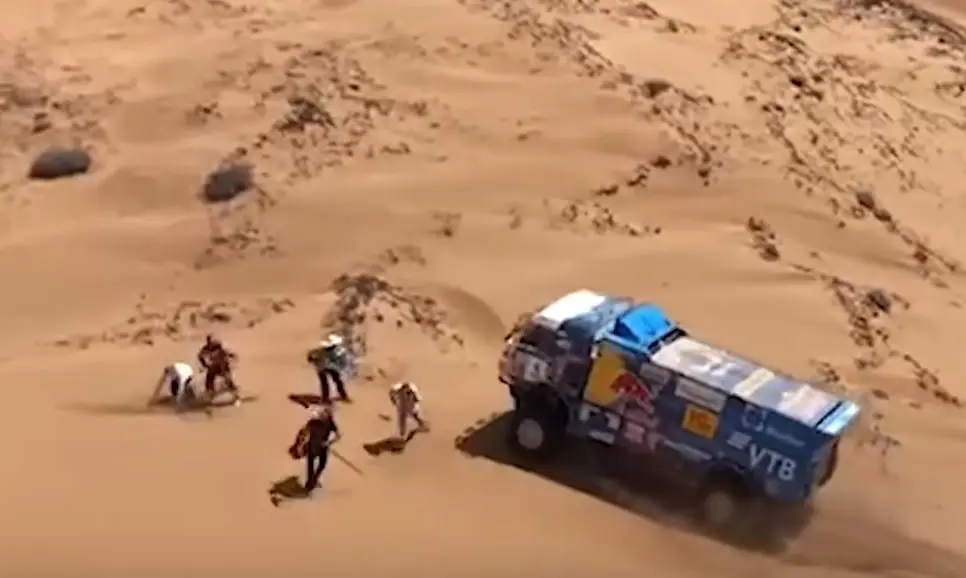 VIDEO – Karginov gediskwalificeerd na aanrijding met toeschouwer featured image