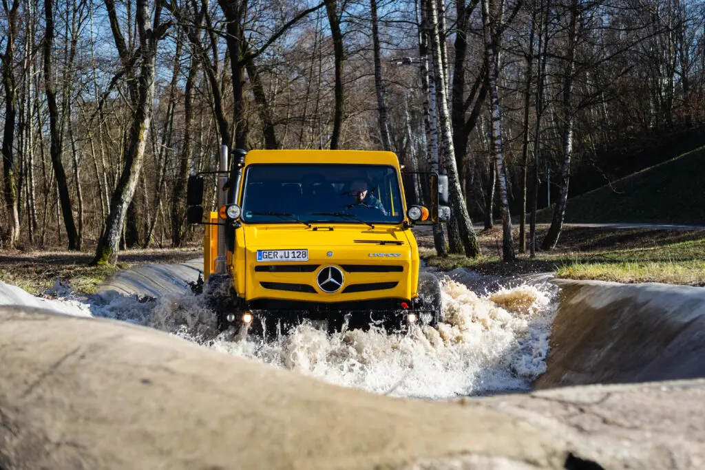 Foto’s & Vlog: Rijden met Mercedes-Benz Unimog en Zetros featured image