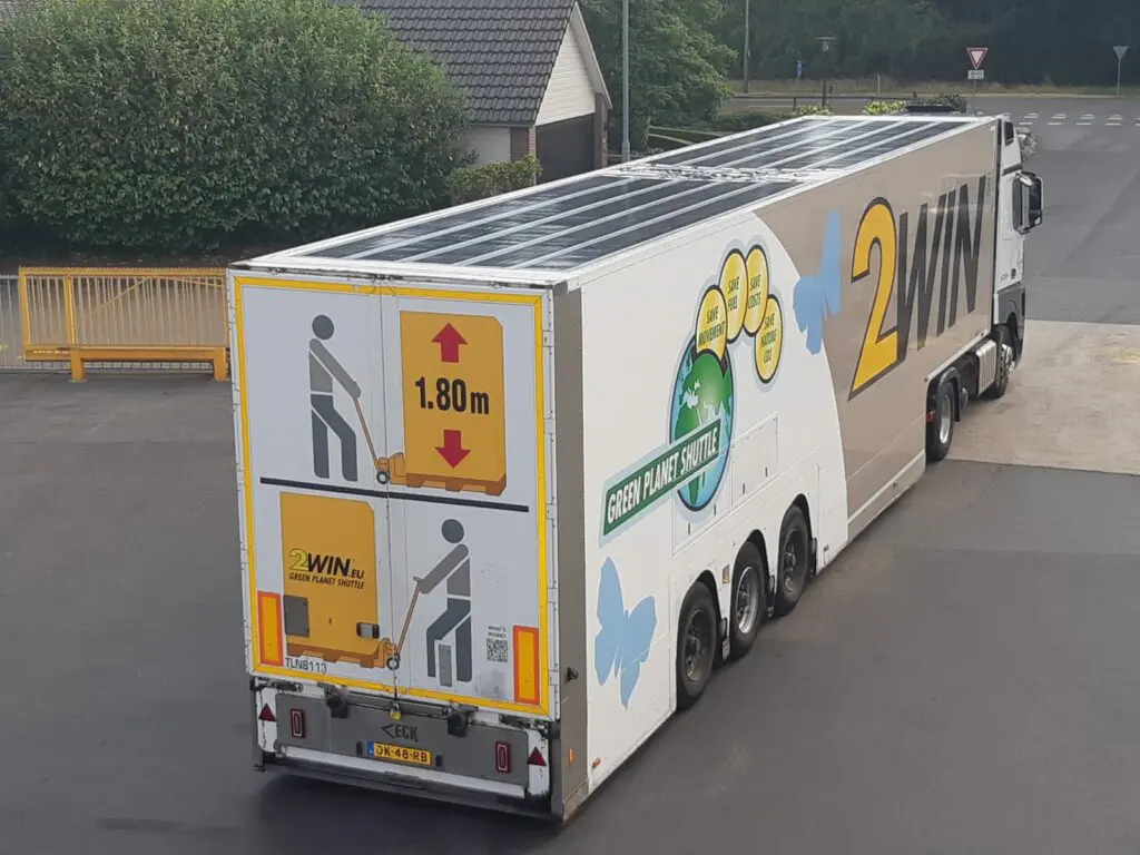 Emons en Vos Logistics testen zonnepanelen op oplegger featured image