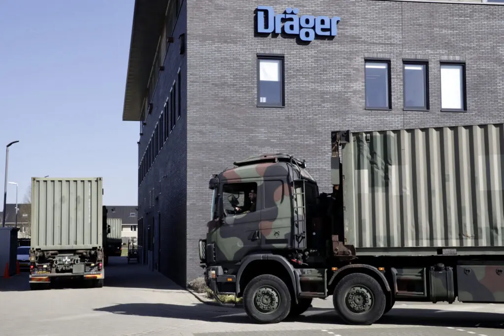 Defensie vervoert 40 beademingsapparaten naar ziekenhuizen featured image