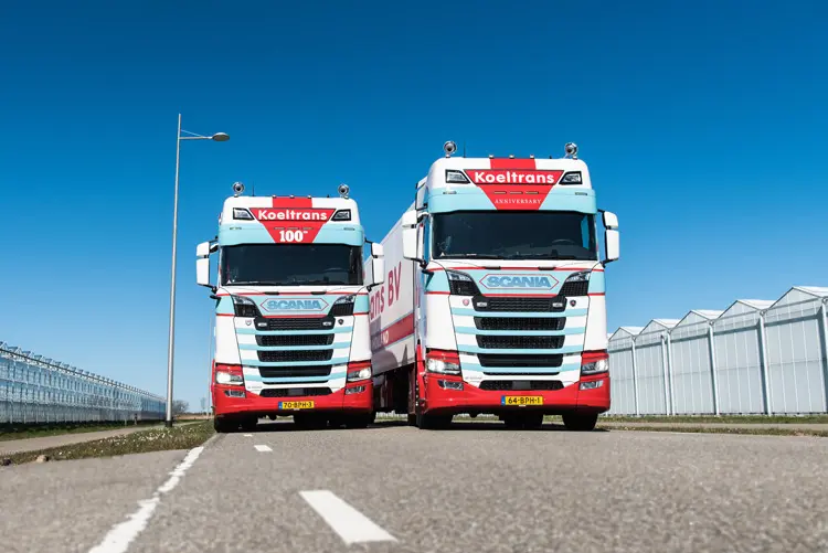 Foto’s: 10-jarig Koeltrans zet 100e truck op de weg featured image