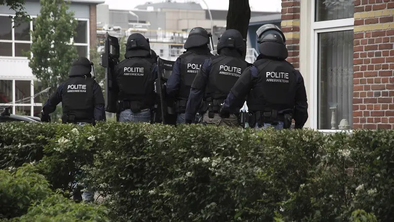 VIDEO – Marechaussee doet aanhoudingen na ladingdiefstallen Schiphol featured image