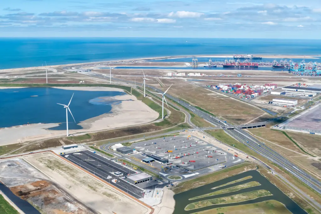 210 nieuwe parkeerplaatsen op Maasvlakte Plaza featured image