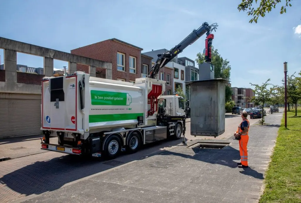 VIDEO – Rotterdam neemt eerste elektrische truck voor ondergrondse containers in gebruik featured image