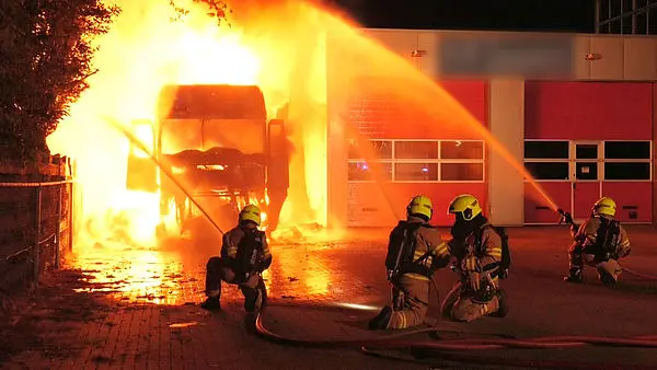 VIDEO – Daders in beeld bij brandstichting truck featured image