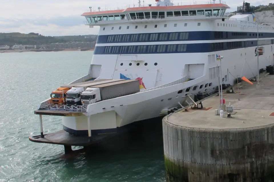 Britten geven tientallen miljoenen uit aan no-deal Brexit noodbrug featured image