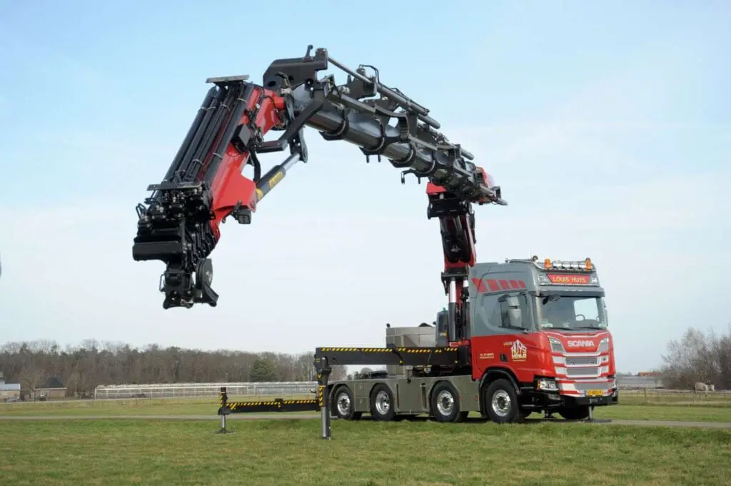 Alweer een Scania met een indrukwekkende kraan, nu voor Louis Huys featured image