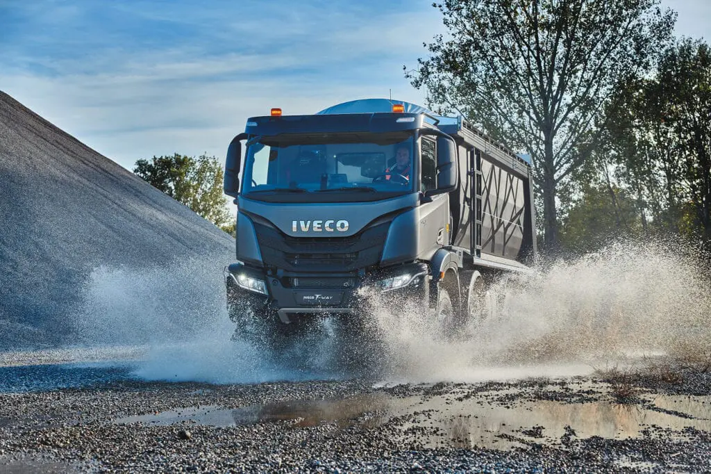 Nieuwe Iveco T-Way vraagt erom: ‘TreaT me Bad!’ featured image