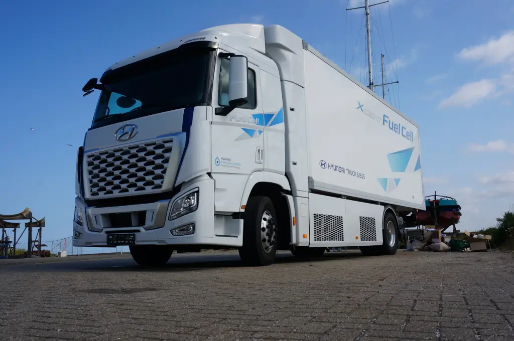 Foto’s: Eerste Hyundai Xcient waterstoftruck is in Nederland featured image