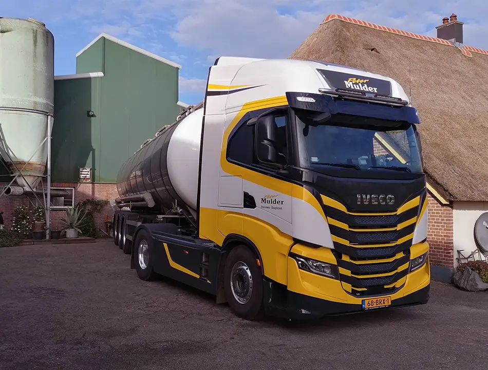 Peter Mulder doet de melk nu ook met een Iveco S-Way featured image