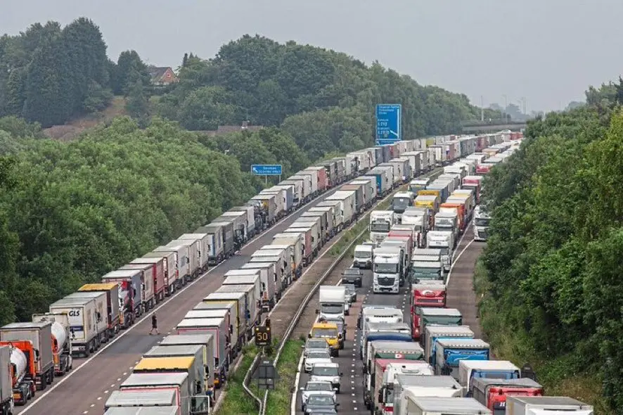 Transport maakt zich sterk voor gestrande truckers in Verenigd Koninkrijk featured image